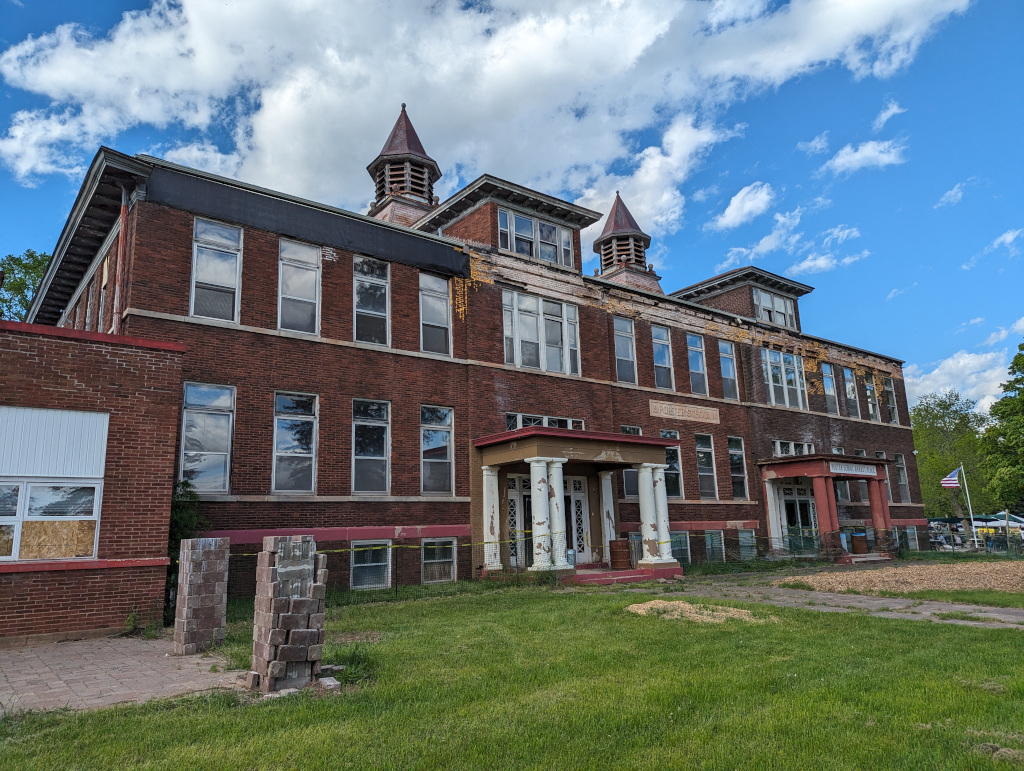 An image of George F. Porter public school in Alpha, Michigan.